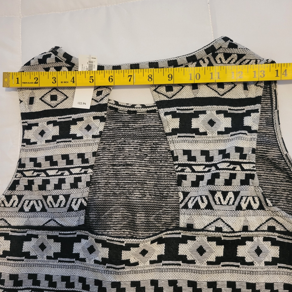 Old Navy Black & Cream Tribal Print Sleeveless Tank - Picture 4 of 9